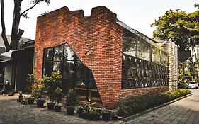 Arimbi Pejaten Suites
